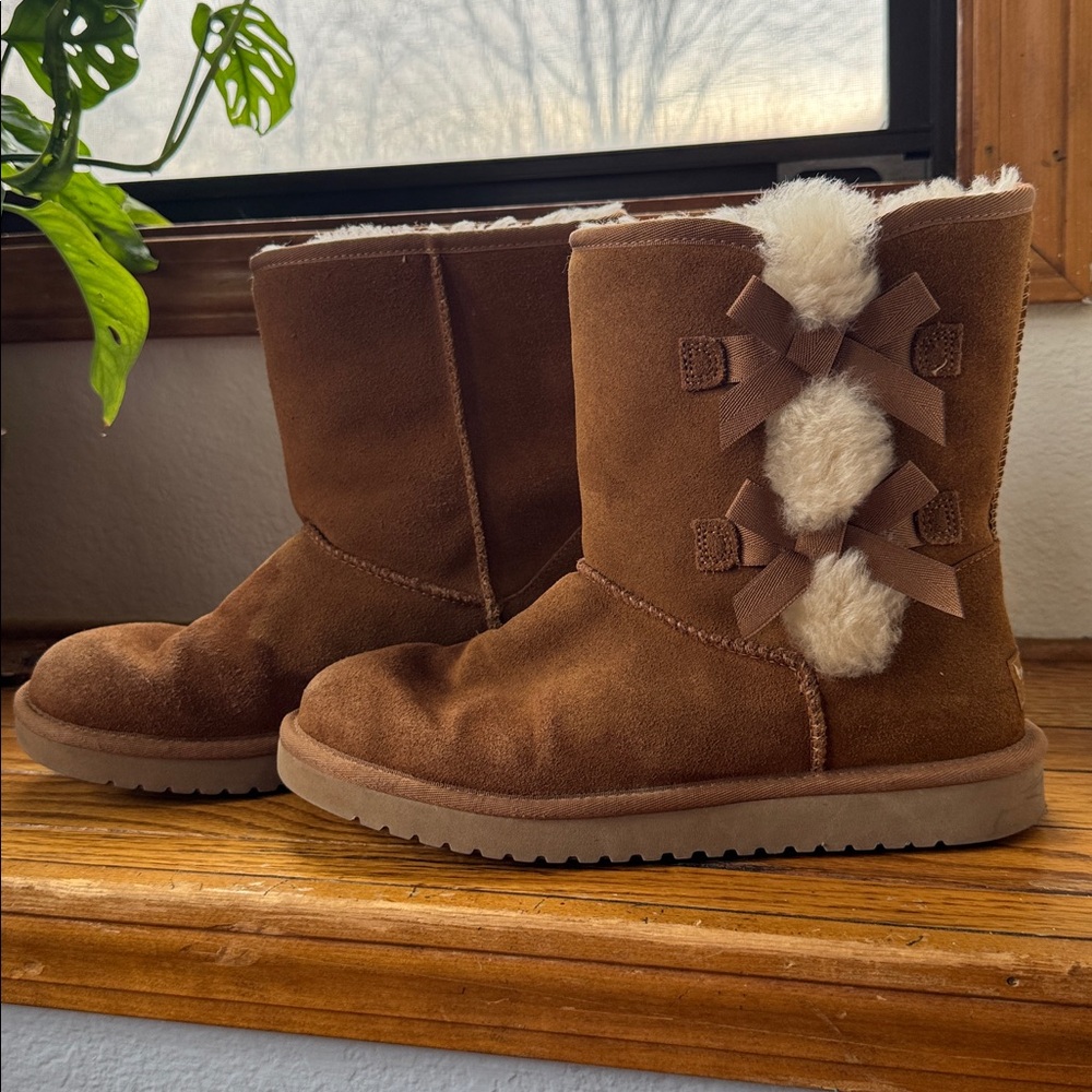 Koolaburra by UGG Suede Bow Tall Boots Victoria Chestnut SIZE US 9